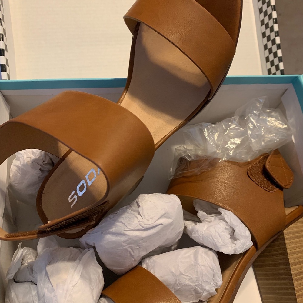 Shoes - Picture 3 of 4